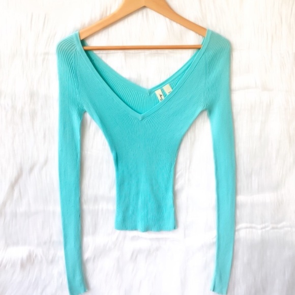 Abercrombie & Fitch Tops - 🎉HP!🎉OFF THE SHOULDER TEE🦋